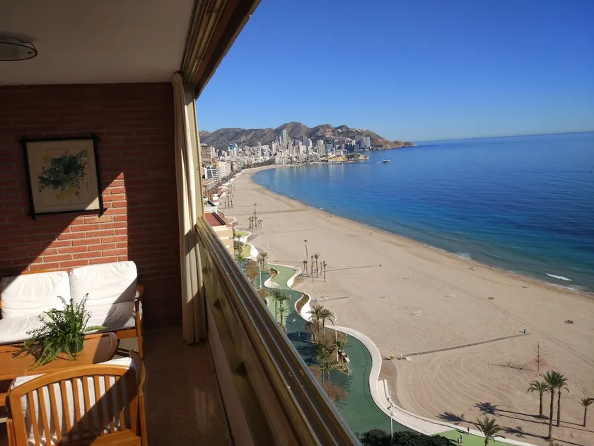 Apartamento en primera linea de playa en Benidorm - Image 1