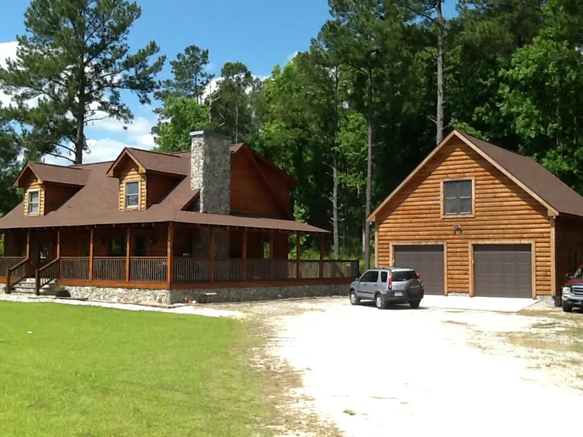 Log cabin - Image 1