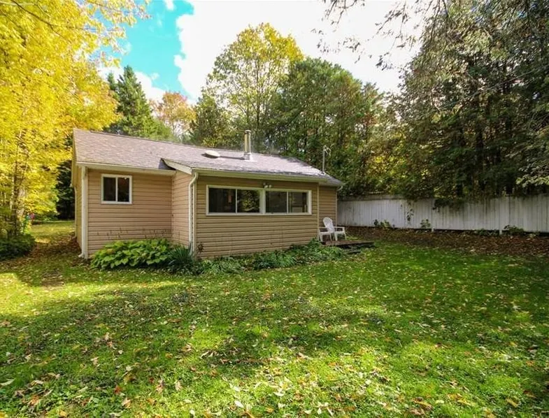 Lofty Pines Lodge: Red Bay, ON - Image 1