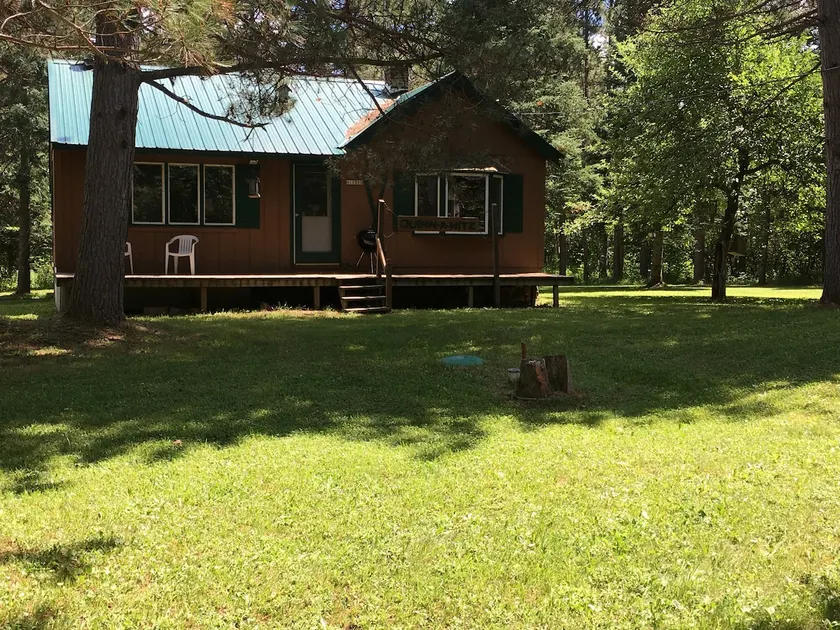 Quinn-A-Witz Cozy Cabin - Image 1