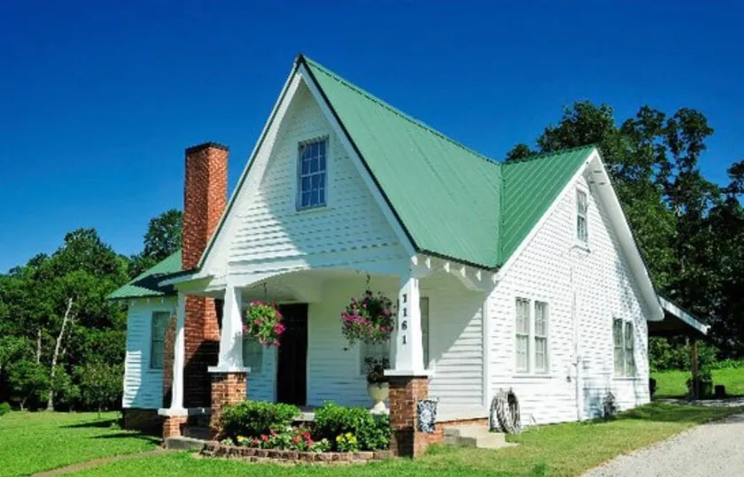 Little House on Main - Image 1
