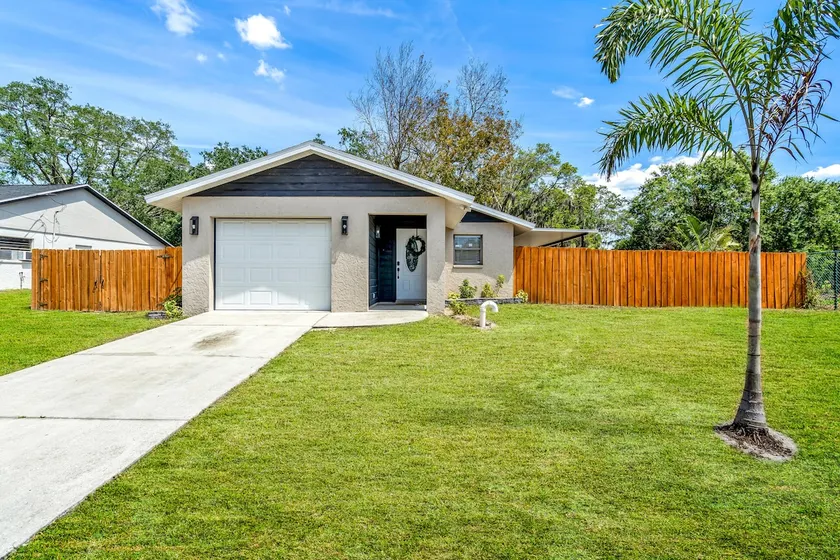 [The Sunshine Cottage] -2/1-Heated Pool/Hot Tub - Image 1