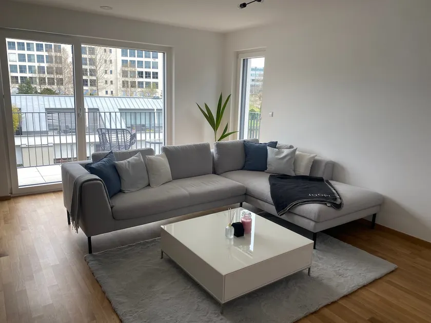 Modern 2 bed en-suite with free parking - Image 1