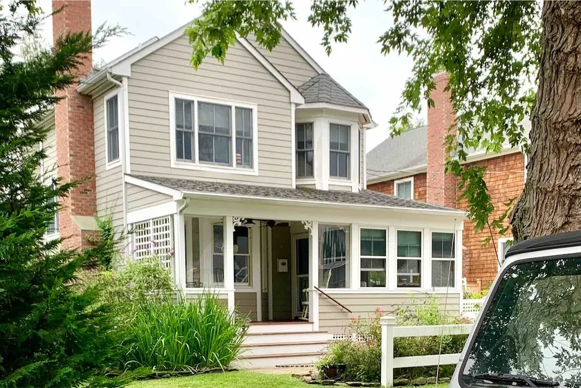 Newly Furnished Greenport Escape with Central Air - Image 1