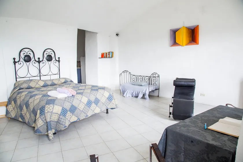 Casa Wilmot Bright Spacious Gallery Apartment - Image 1