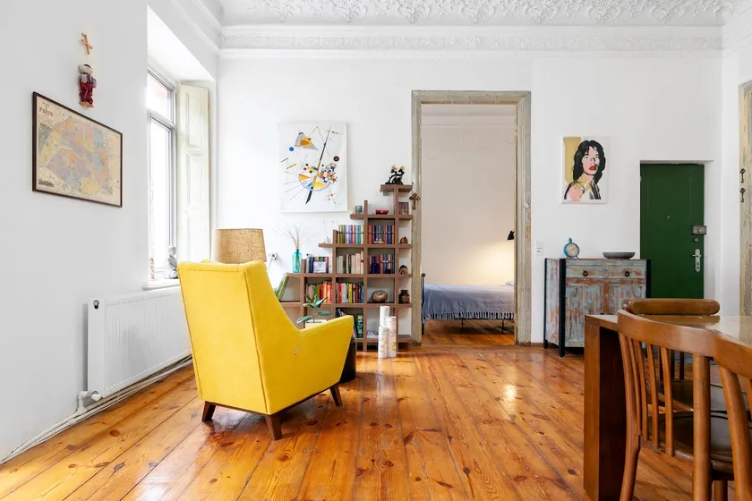 Stay in Style: 1-Bedroom with Old City Charm - Image 1