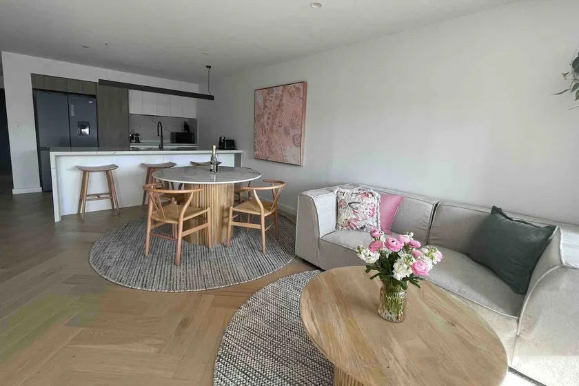 City pad with off street parking - Image 1