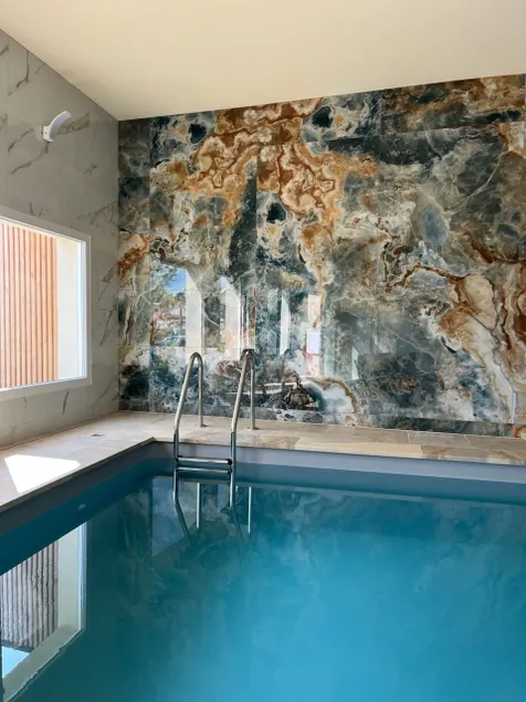 Heated pool – Sauna - Image 1
