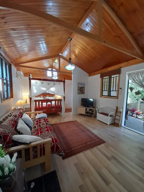Quirky Cottage in Centre of Maleny, Walk Everywhere - Image 1