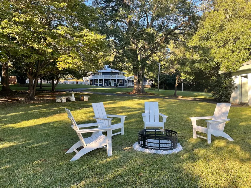 Palmer & Oak - Entire Lakefront Property on Lake Sinclair + Saltwater Pool - Image 1
