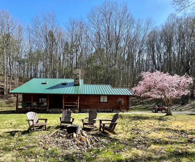 Creekside Cabin in the Mountains - Image 1