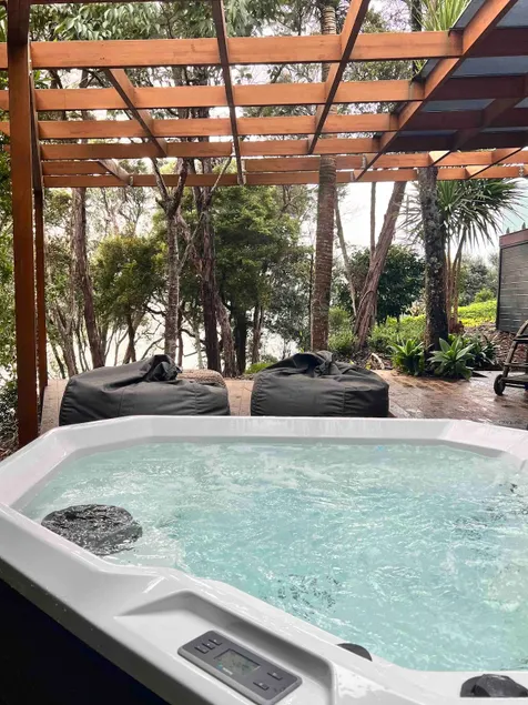Spa, nature & relax [Self-contained] Titirangi - Image 1