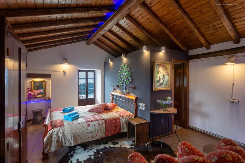 Pilissy Guest House - Image 1
