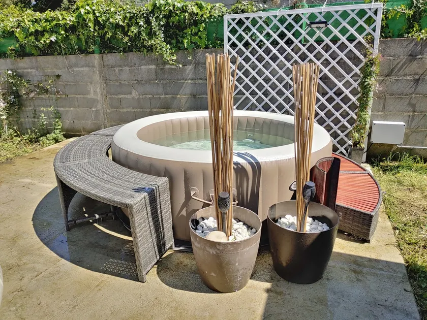 House with a jacuzzi and pool for 6 guests - Image 1