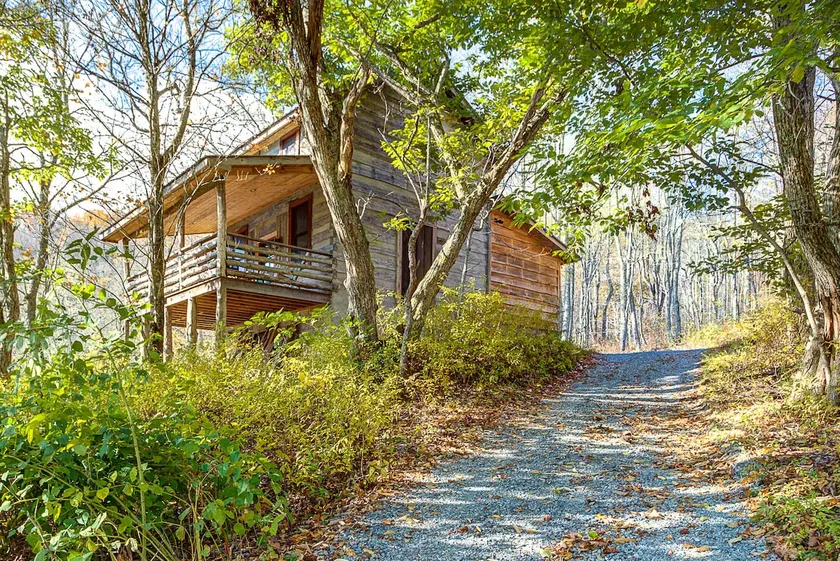 Chestnut Cabin- Couples Retreat, Hot Tub, Private - Image 1