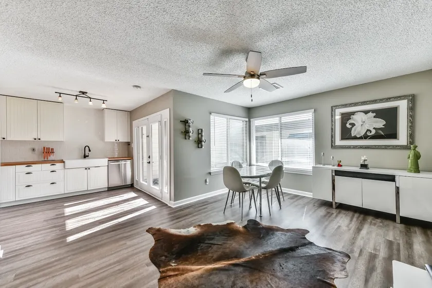 Chic & Cozy- Newly Re-Modeled Home Great location - Image 1