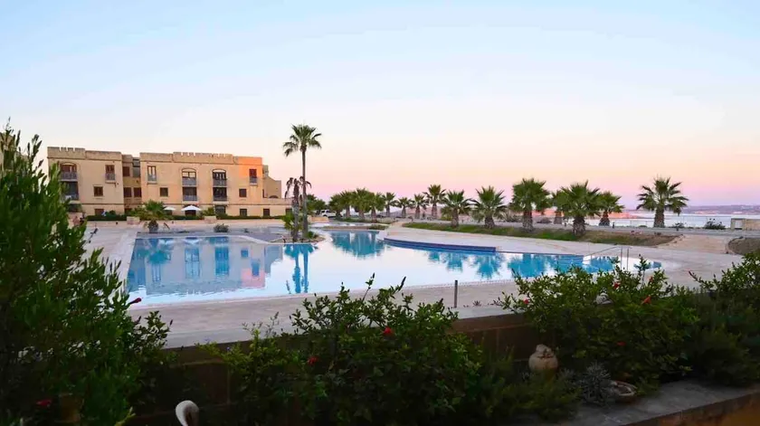 New apartment with direct pool-/sea-view - Image 1