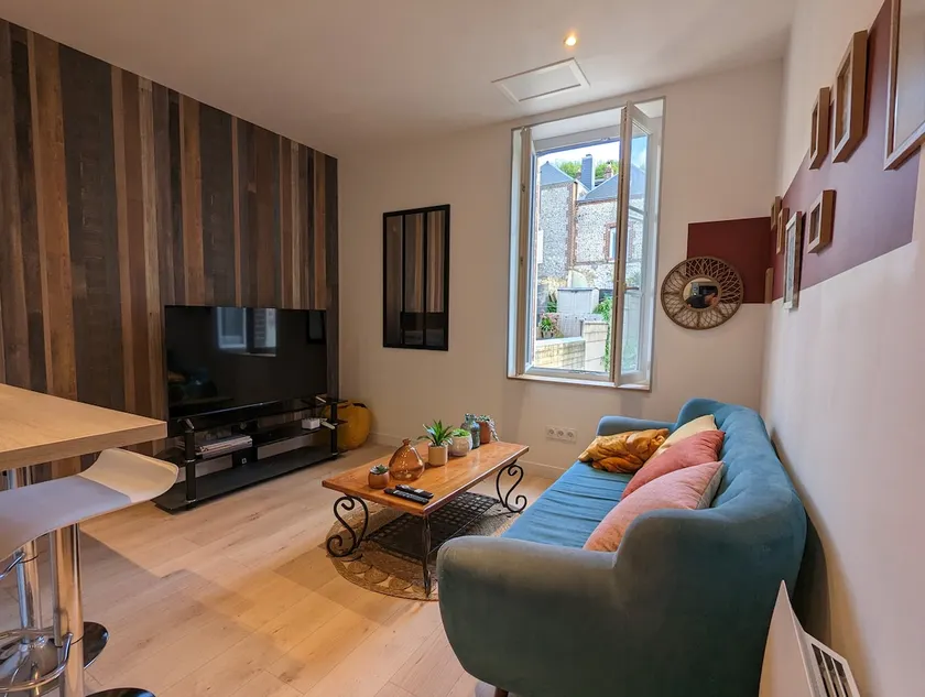 Bright 2-bedroom apartment at the entrance to pedestrian streets - Image 1