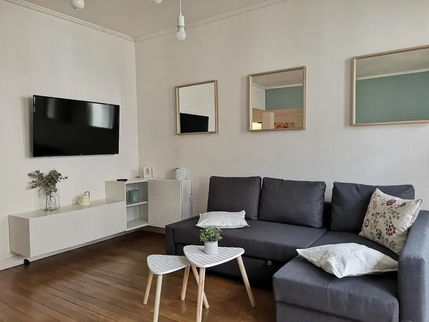 Apartment with balcony, in the center of Tours - Image 1
