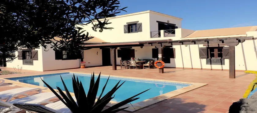 Charmante große 4-Zimmer-Villa mit einem privaten beheizten Pool, WLAN und vieles mehr - Image 1