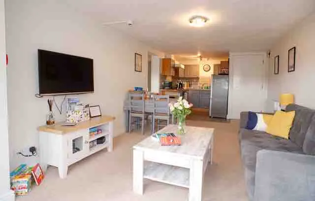 Ground floor apartment with parking in town centre - Image 1