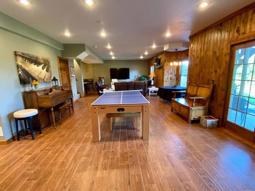 Blueberry Hill Haven: A cozy cabin on 5 acres - Image 1