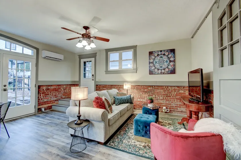 Redbird House - fully separate, walkable, parking - Image 1