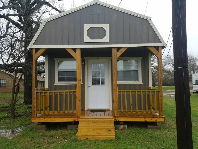 Cabin located at Sonny’s RV Park. - Image 1
