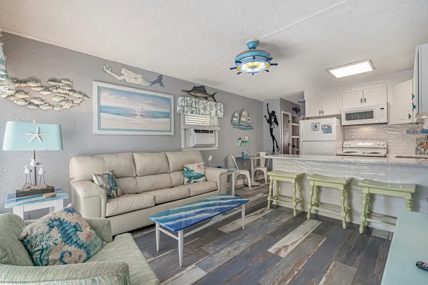 Salty Vacation Rentals Treasure 205 - Image 1