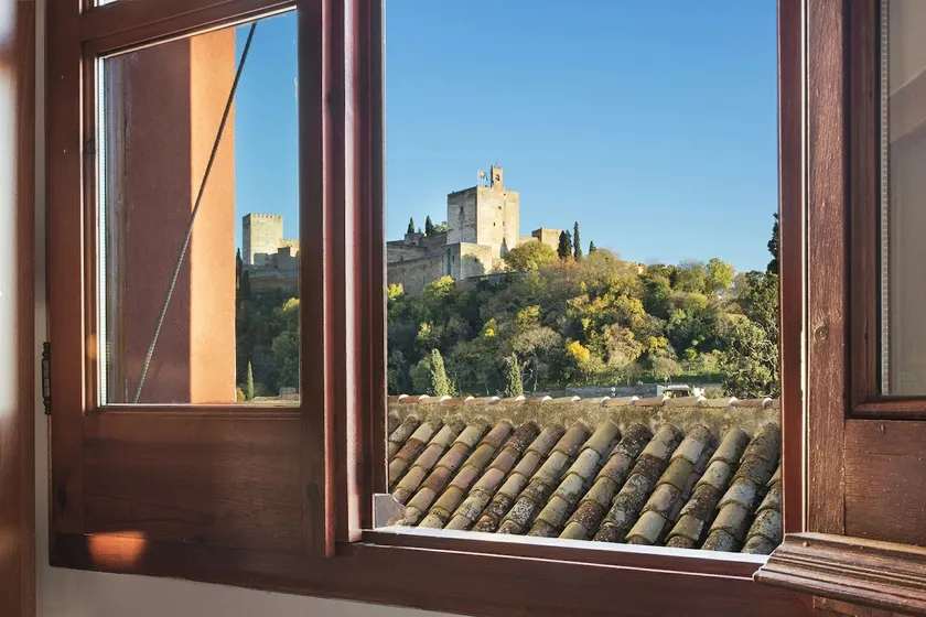 Luminous Alhambra view apartment in Albayzín - Image 1