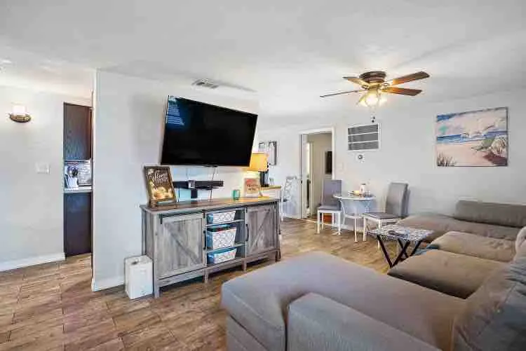 Beachy 3 Bedroom Hot Tub and Saltwater Pool - Image 1