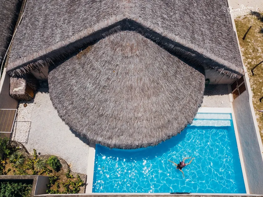 Large Beachfront 3 Bedroom Villa - Image 1