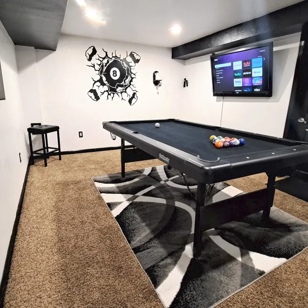 4 Bedroom Game-Ready Retreat Pool Table & Roku TVs - Image 1