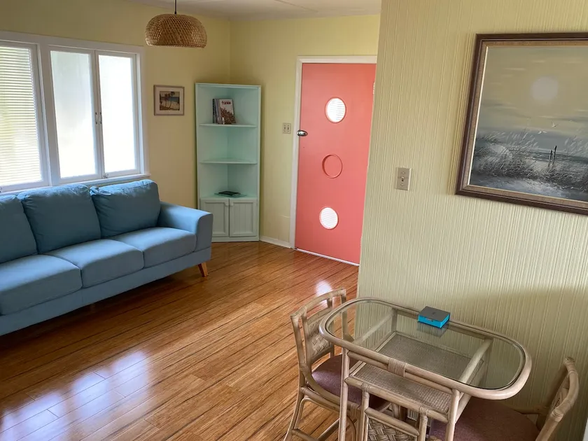Amazing 1950’s style Beach House! - Image 1