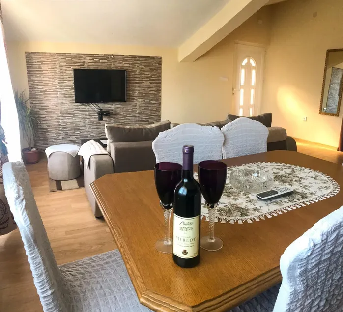 Peaceful family holiday apartment ”Jovana” - Image 1