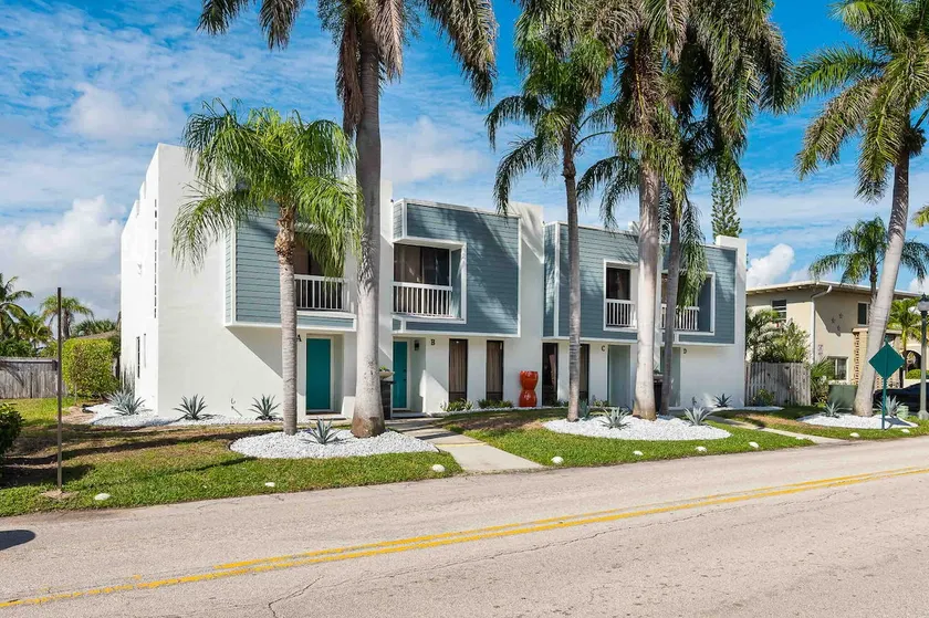 Palm Beach Shores Townhouse Azul - Image 1
