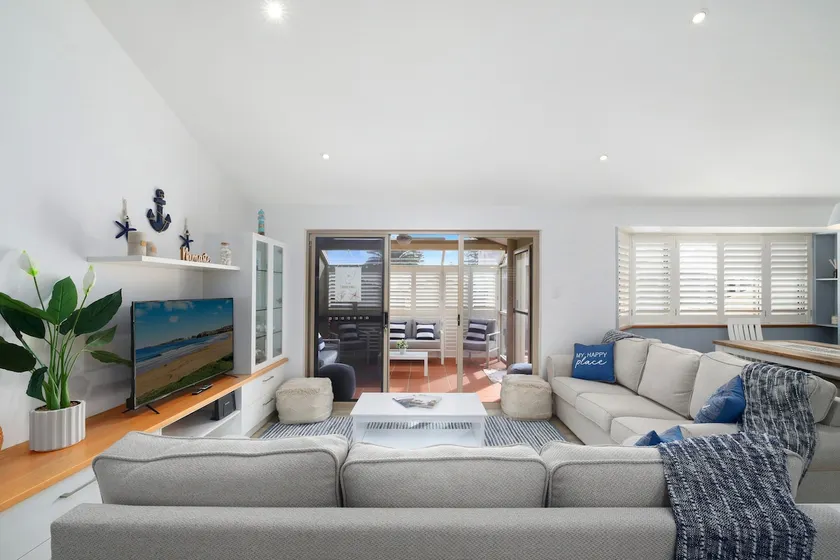 Airy coastal townhouse 2 min walk to the beach - Image 1