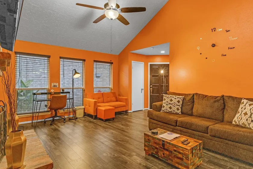 \"SW Houston Eclectic Living\" Long Stays Welcome! - Image 1