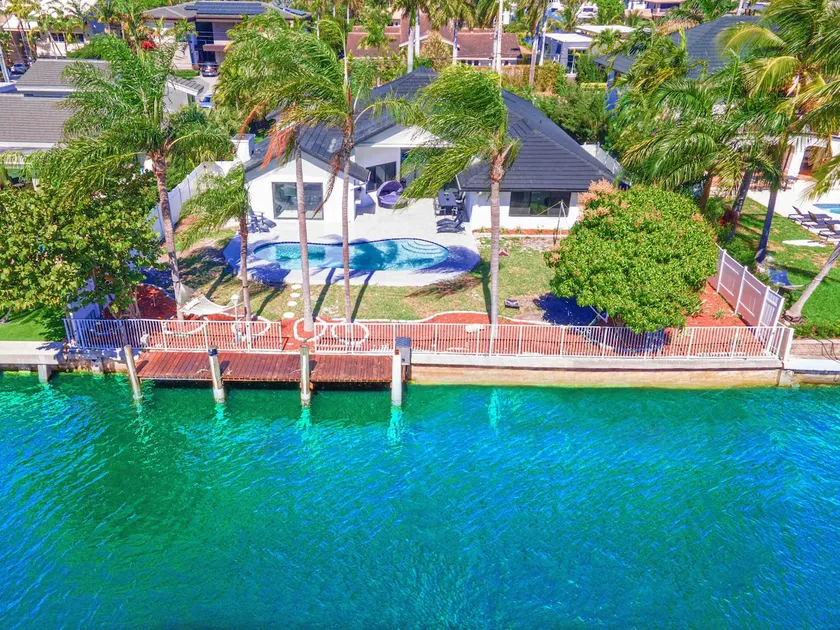 DIOR WATER-FRONT 6+BR & 4.5BA Luxurious Villa- 20+ - Image 1