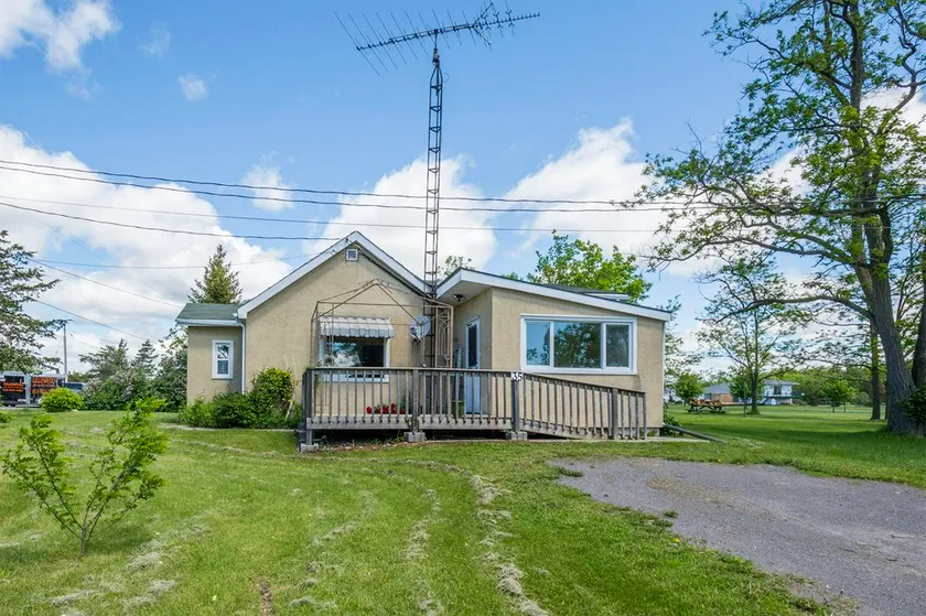 Yellow Cottage on the Bay of Quinte - Image 1