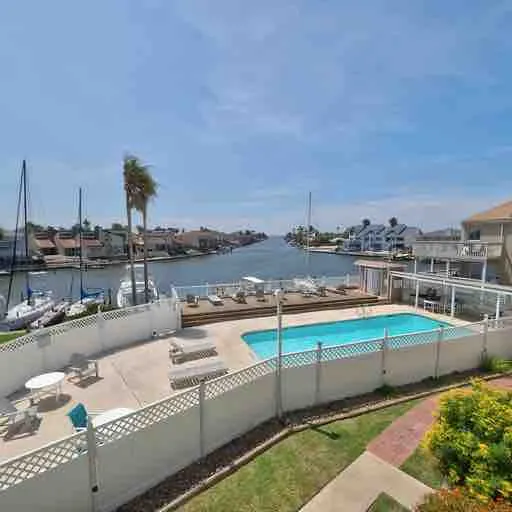 2/Fishing Dock/close to beach/king bed suite - Image 1