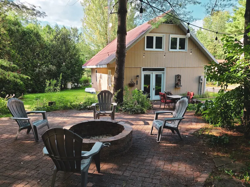 Adorable country guesthouse on Graham Lake - Image 1