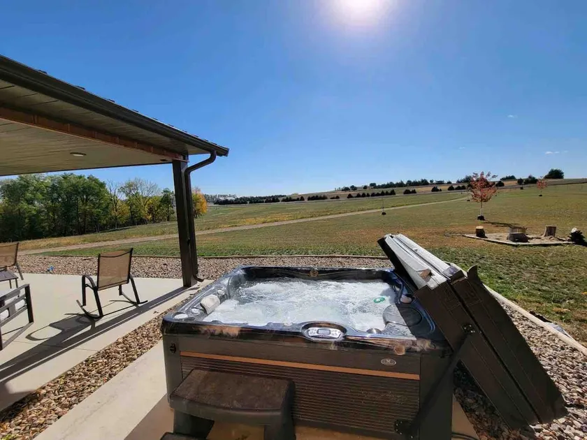 Peaceful Farmhouse with hot tub - Image 1