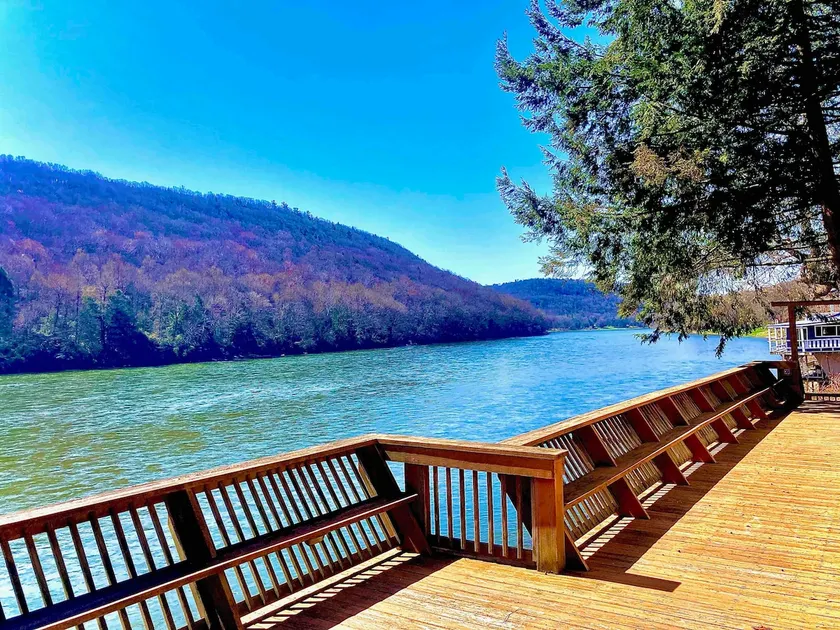 Riverfront Paradise - 3BR/2B House on Allegheny - Image 1