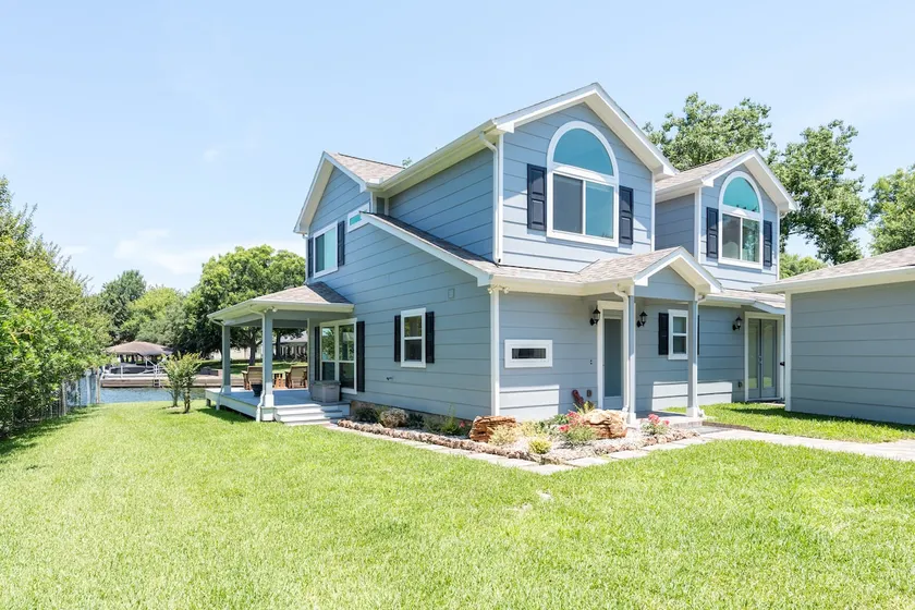 Blue Heron Lake Front House - Image 1