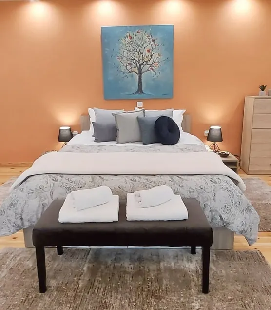 Unique, Stylish Studio near Beaches - Image 1