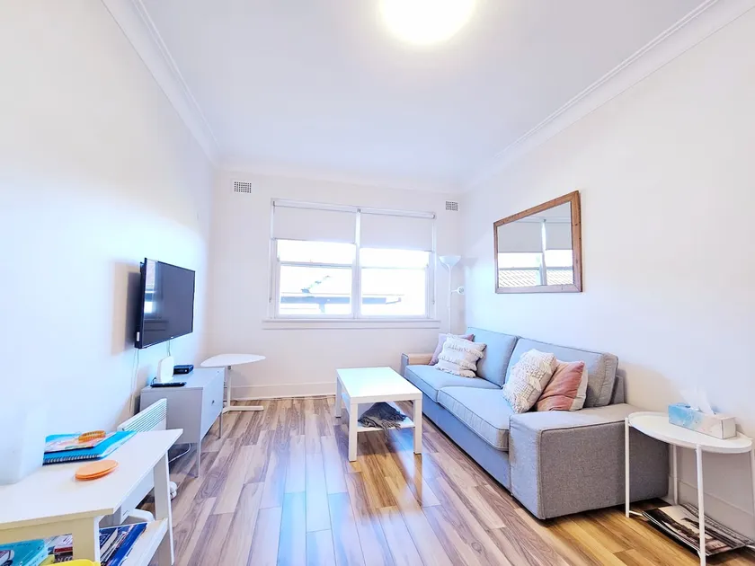 Bondi Beach quiet renovated 1 bed apt - Image 1