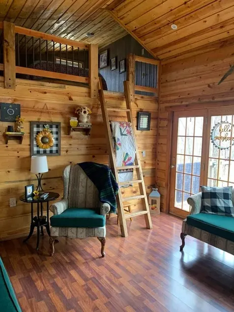 Cozy Pine Country Cabin - Image 1