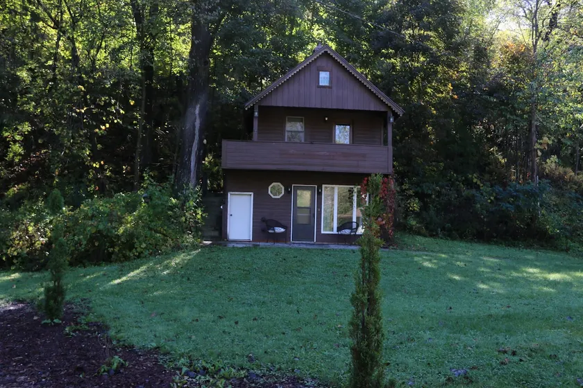 Creekside Cabin Getaway - Image 1