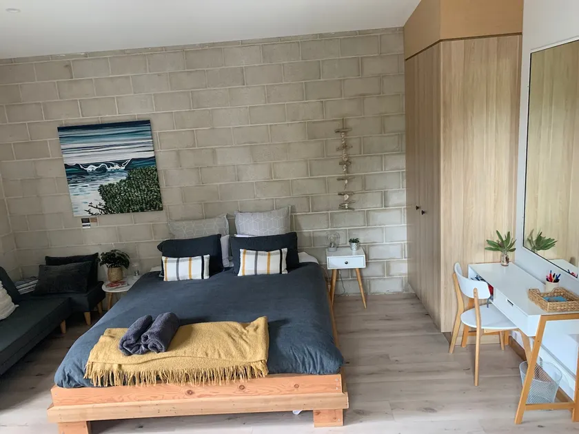 Inverloch Back Lane Bed Stay - Image 1